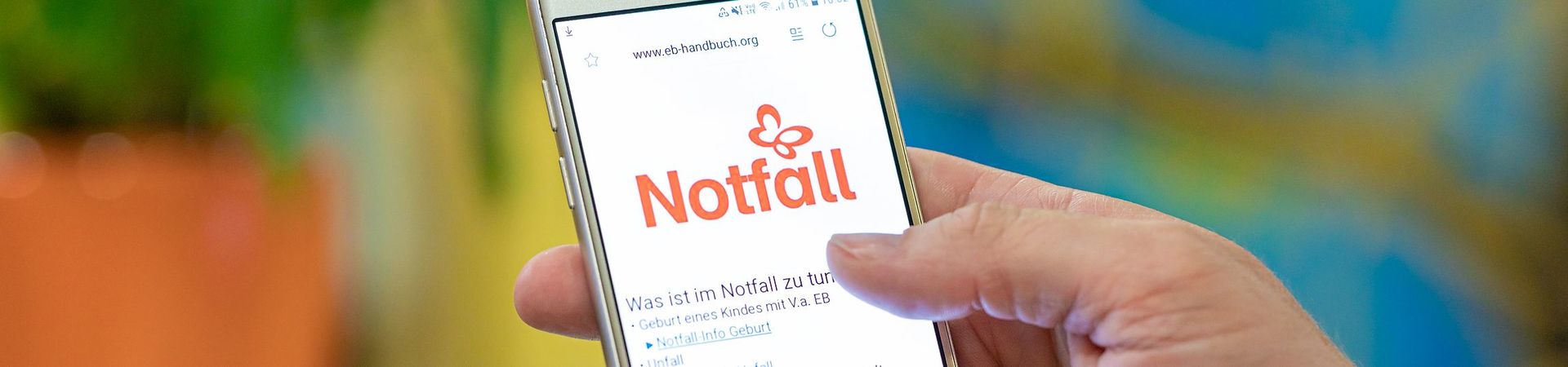 Handy mit Notfall auf dem Display