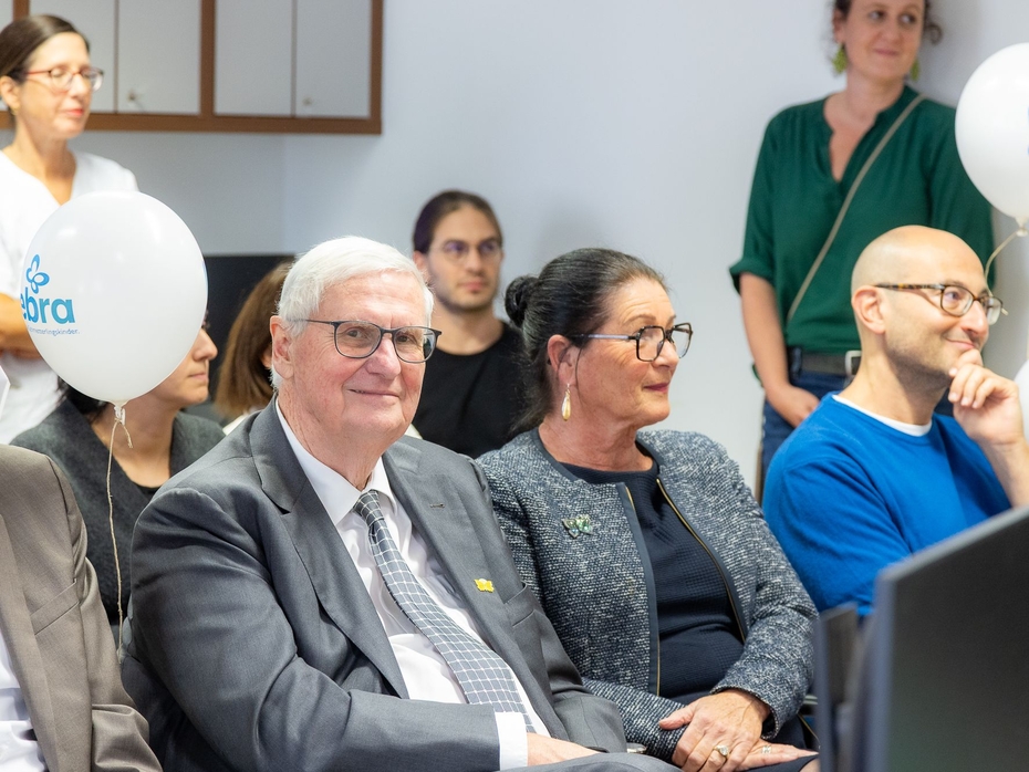 Die Gründer des EB-Haus Austria sowie Mitarbeiter bei der Eröffnung des EB Research Institutes 