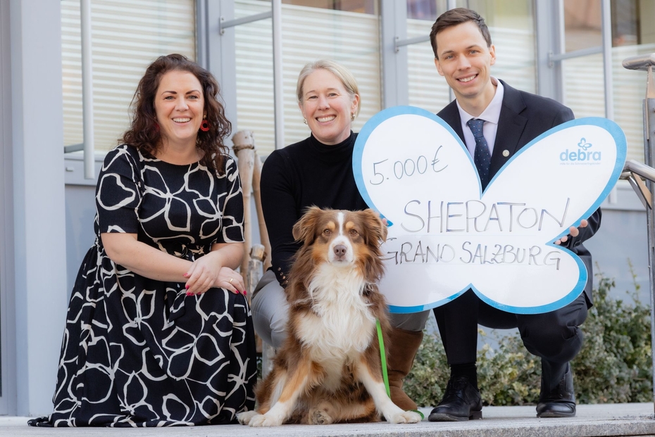 Mitarbeiter des Sheraton Grand Hotels bei der Spendenübergabe im EB-Haus Austria