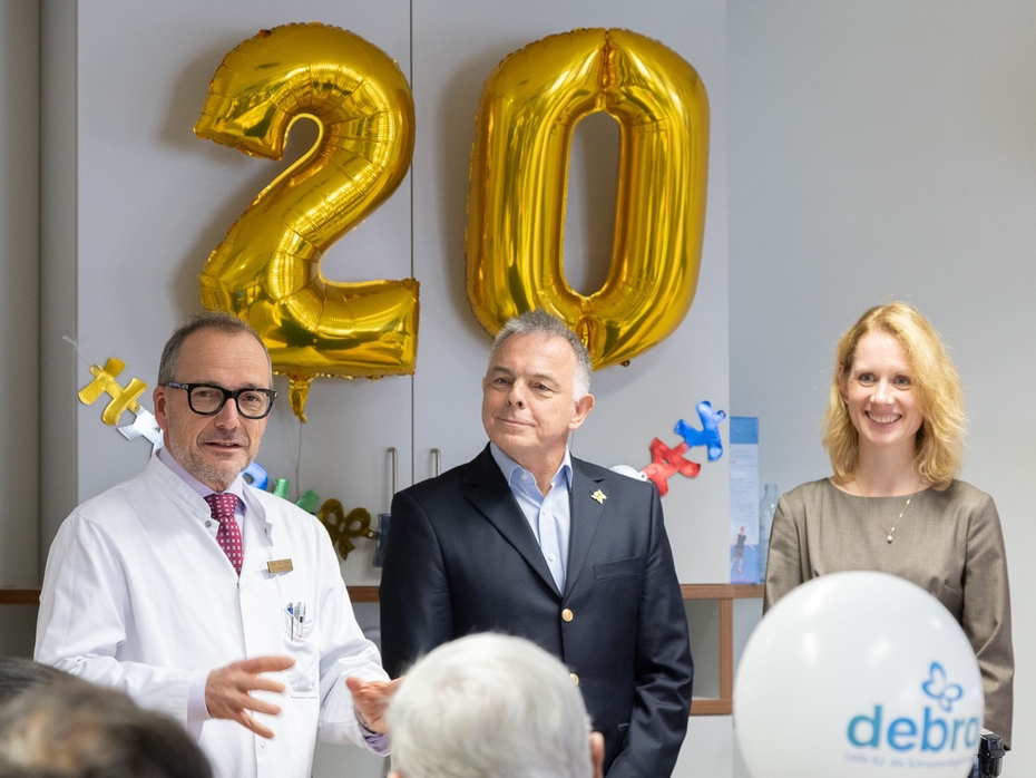 Primar der Dermatologie und die Geschäftsführung des EB Research Institute bei der Eröffnungsfeier